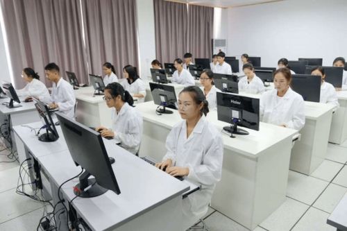 与你相 玉 化学与食品科学学院 化育万物 学求真知